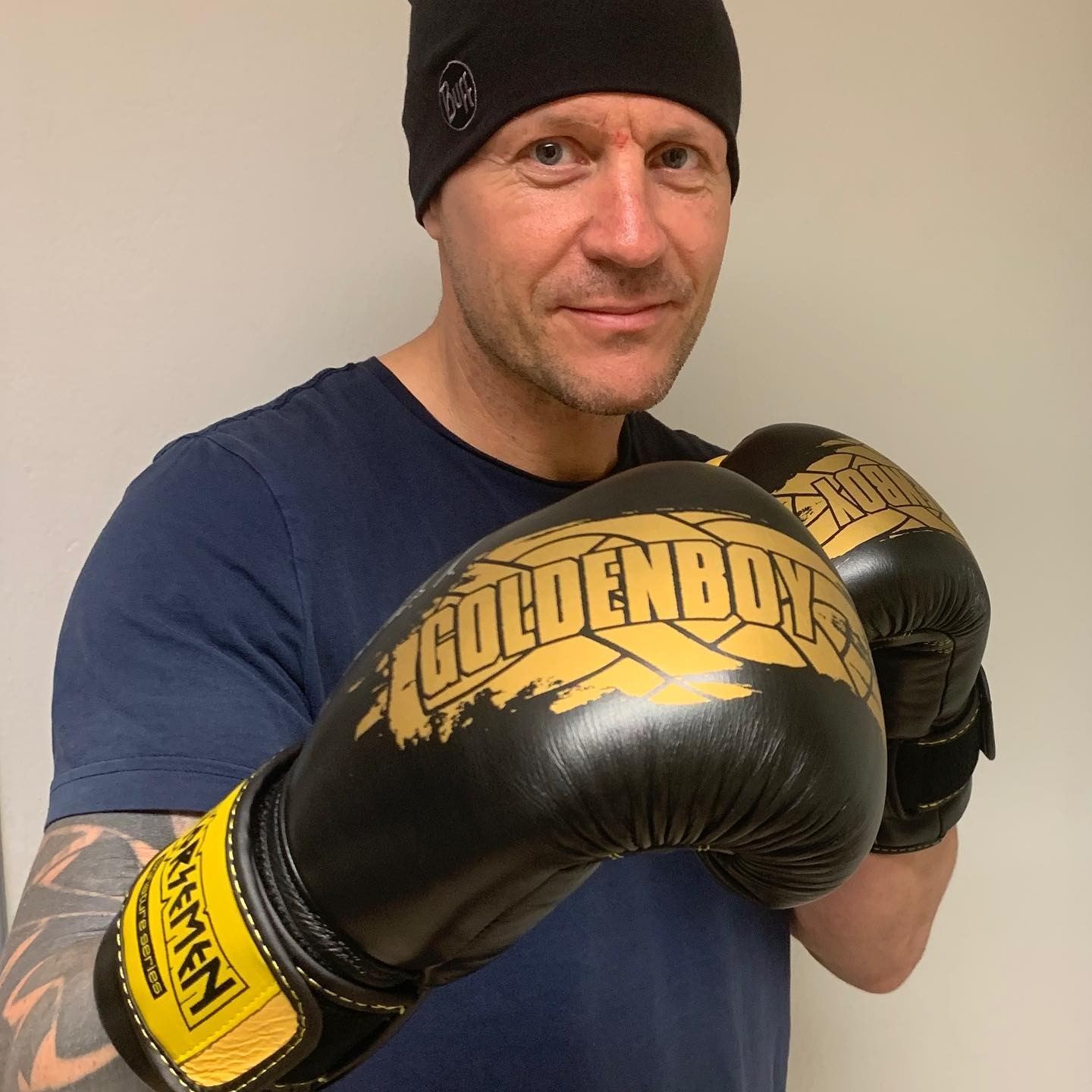 Mads Larsen med handsker klar